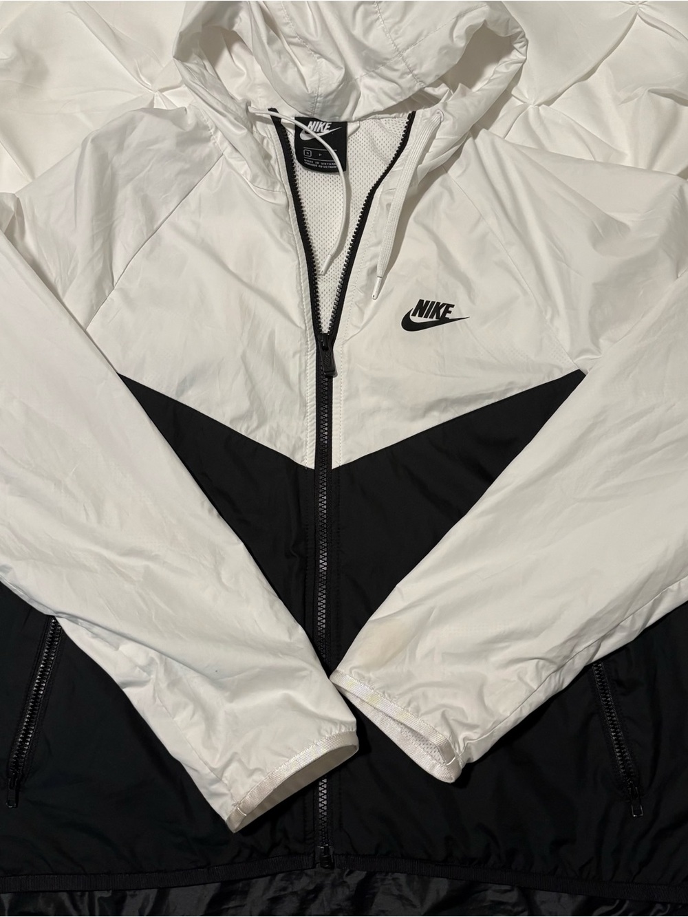 Nike Windrunner Women's Full Zip Jacket Black/White, Size Small